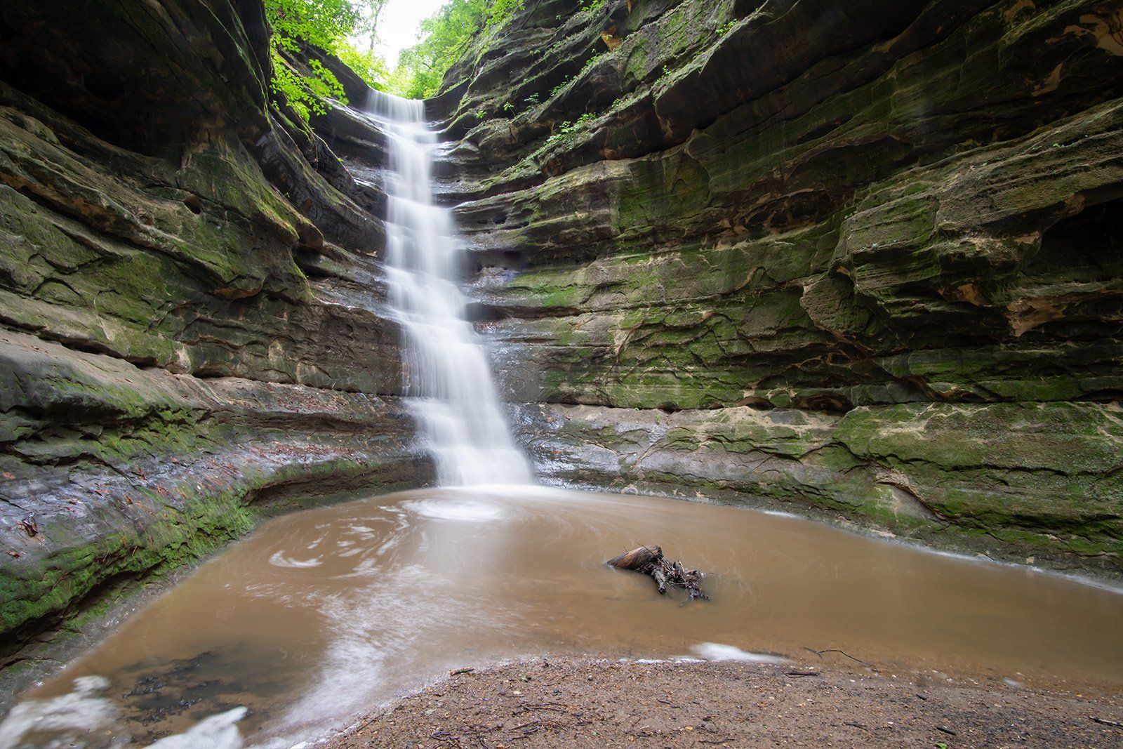 Waterfall in a canyon at Starved Rock State Park